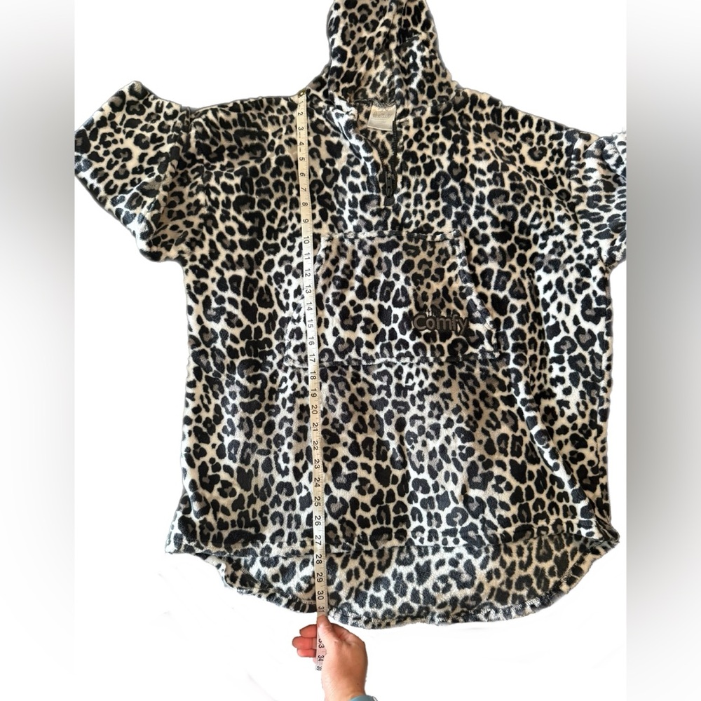 Leopard Print The Comfy OSFA in White and Black - Picture 8 of 8